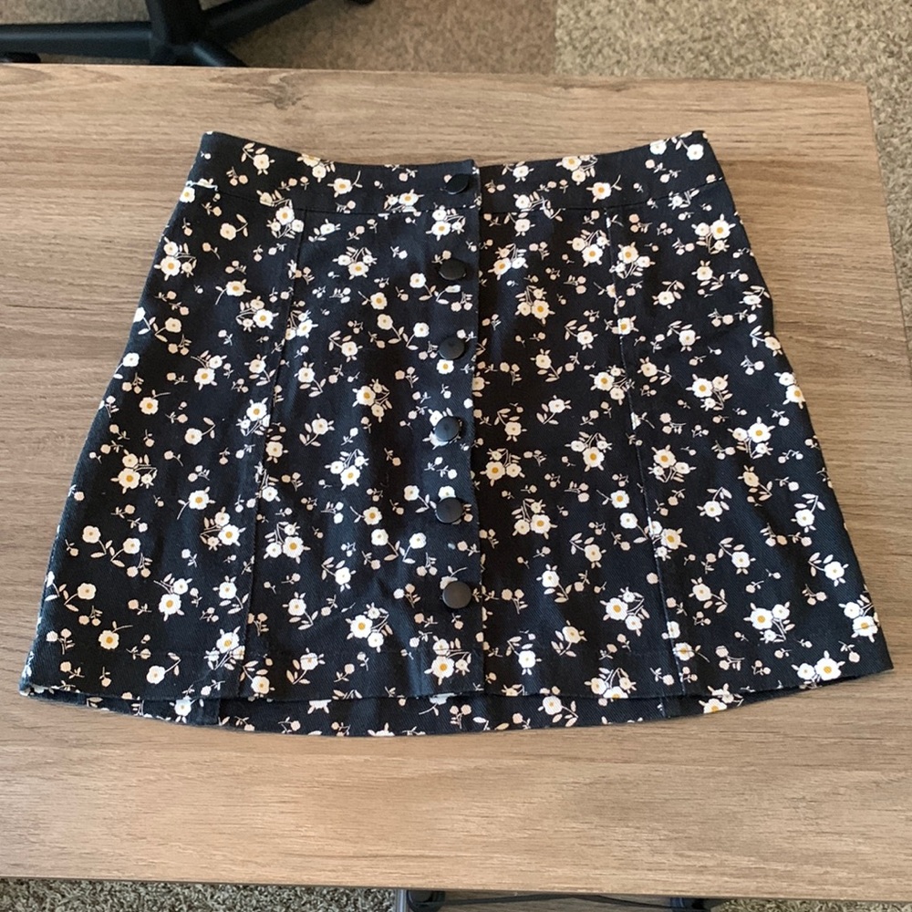 Sky and Sparrow Jean Skirt From Tillys, Black with White and Yellow Flowers